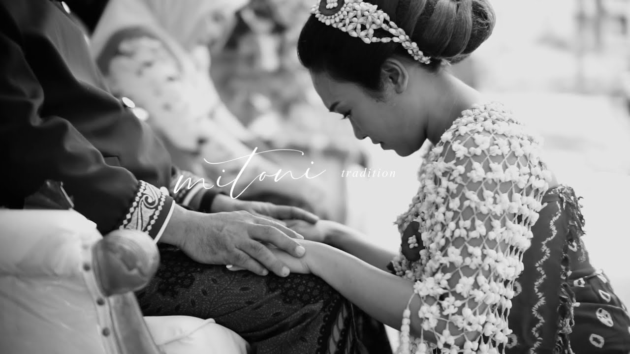 Upacara Mitoni Adat Jawa | Sari & Nicholas