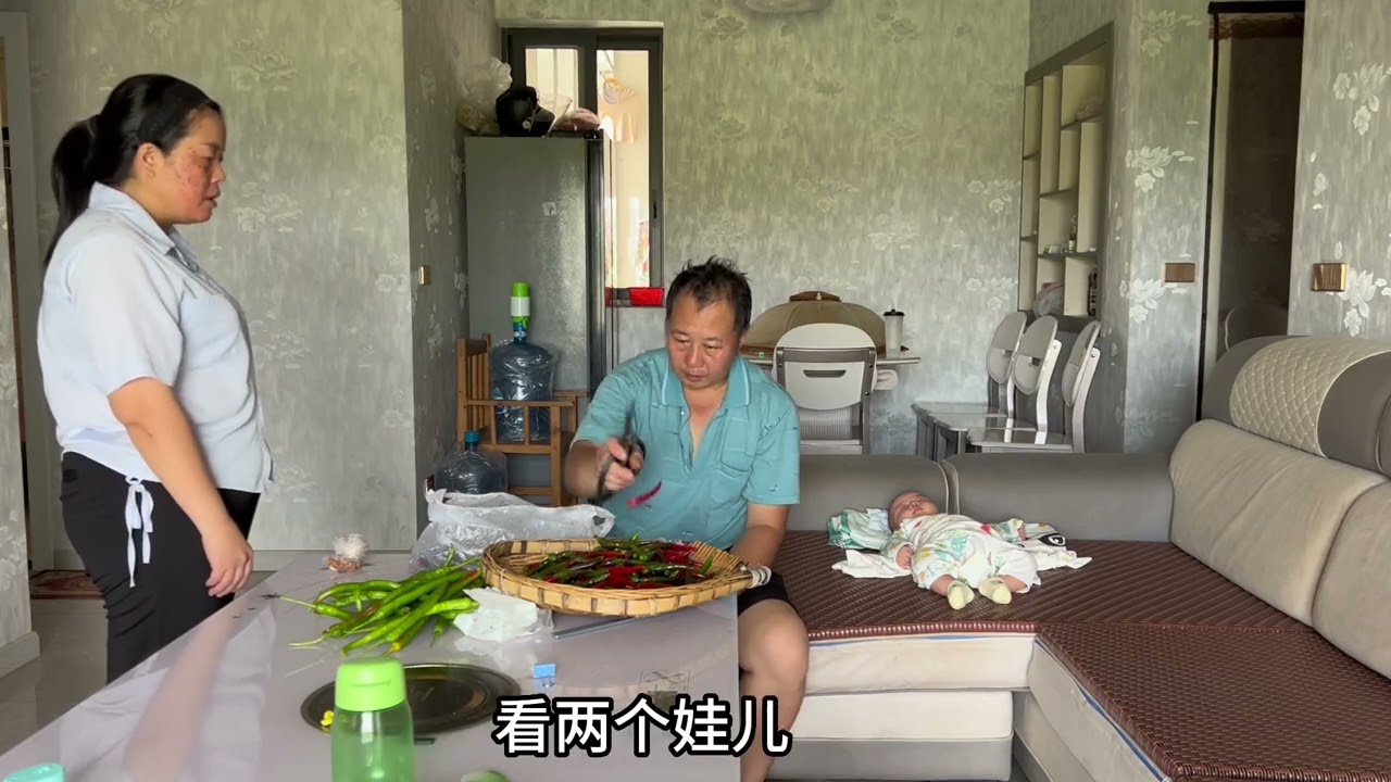 天气越来越热了，我说把空调打开吹一下，殷二就开始说我#夫妻日常 #记录真实生活