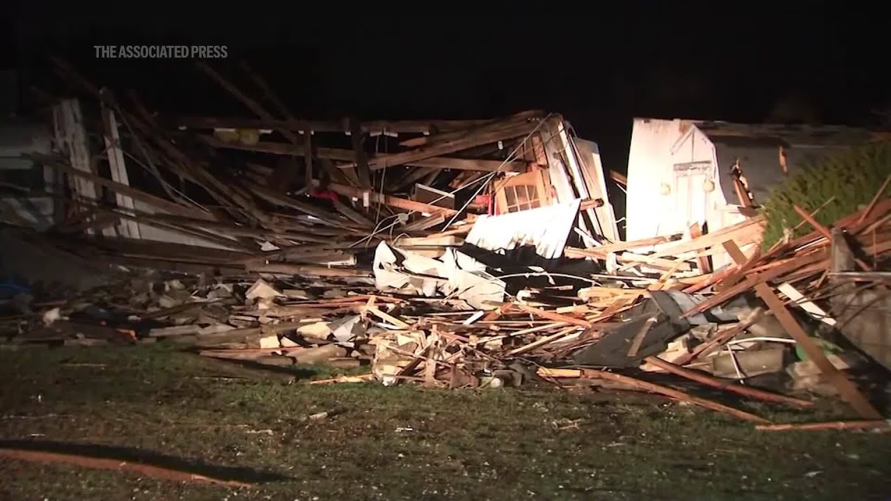 2 dead, homes damaged after tornadoes tear through Illinois and Indiana; more storms moving in
