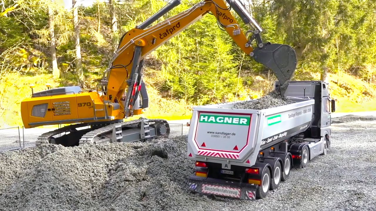 MIND BLOWING REMOTE CONTROL CONSTRUCTION MACHINES - LIEBHERR 970 SME RC DIGGRE