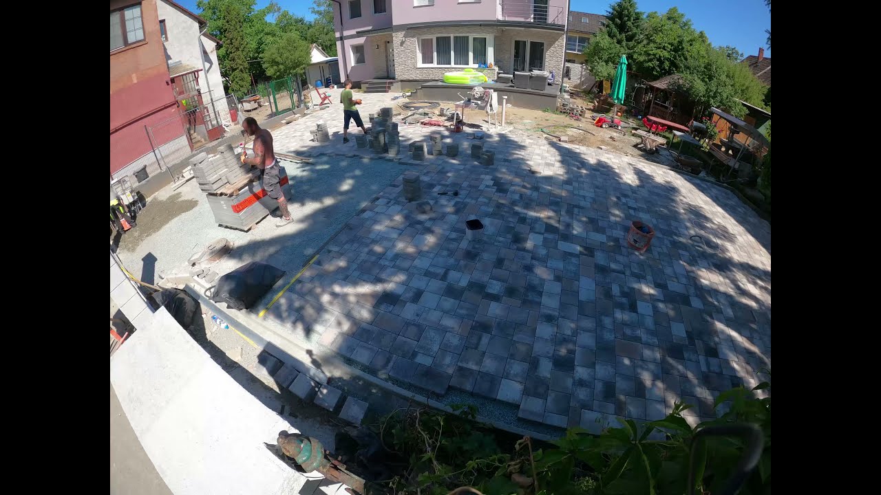 K&uuml;lső t&eacute;rburkolat k&eacute;sz&iacute;t&eacute;se - T&eacute;rk&ouml;vez&eacute;s timelapse