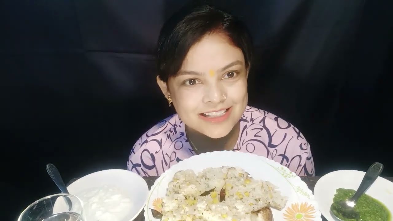 chana dal ki khichdi with chatni and curd.