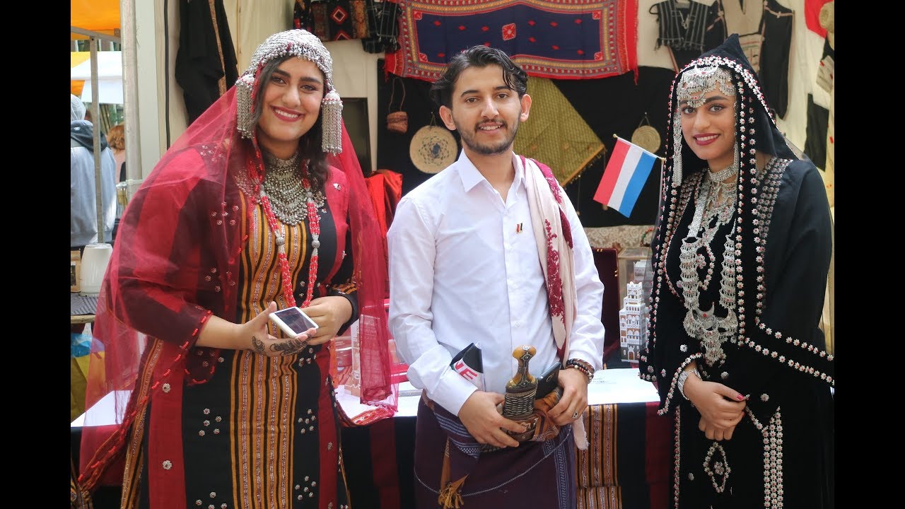 بالزي اليمني في شوارع هولندا (الكل كان يطالع فينا 😲❤)