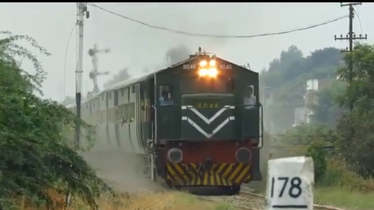 Pakistan Railways | Fastest 45UP Pakistan Express Near Dry port Railway Station |Zahid Hameed|