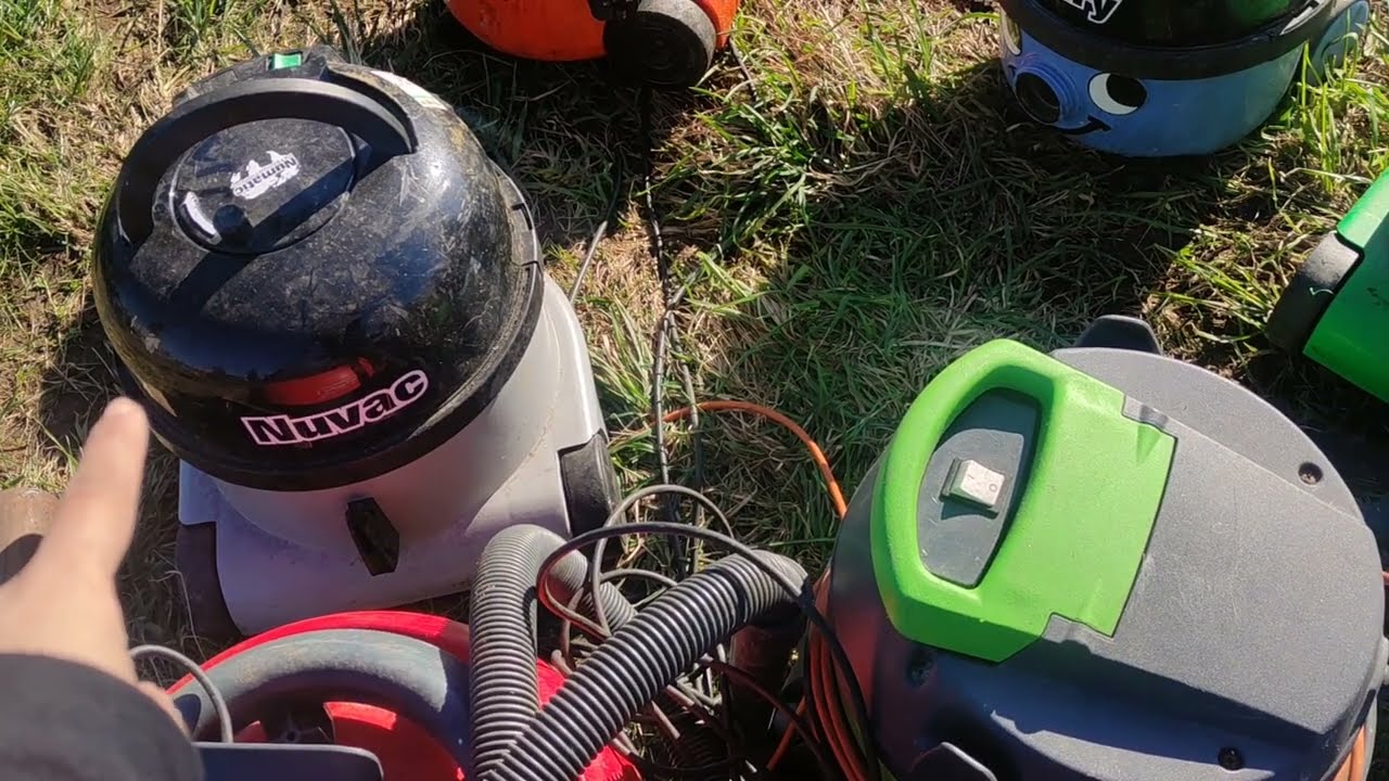 Я нашел Henry Hoover за 10 фунтов на распродаже в автобагажнике!
