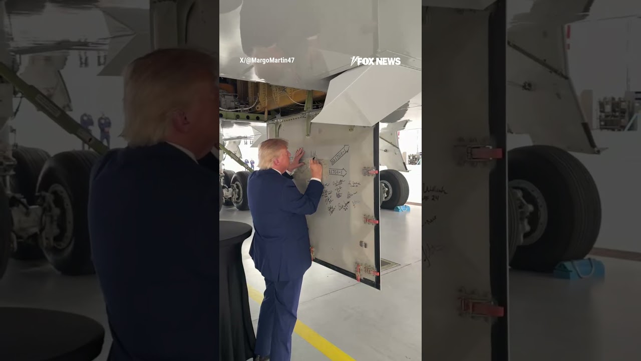 Trump signs NEW AIR FORCE ONE #foxnews #news #us #fox
