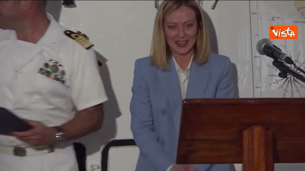 Giorgia Meloni incontra l'equipaggio della Vespucci a Gedda, in Arabia Saudita