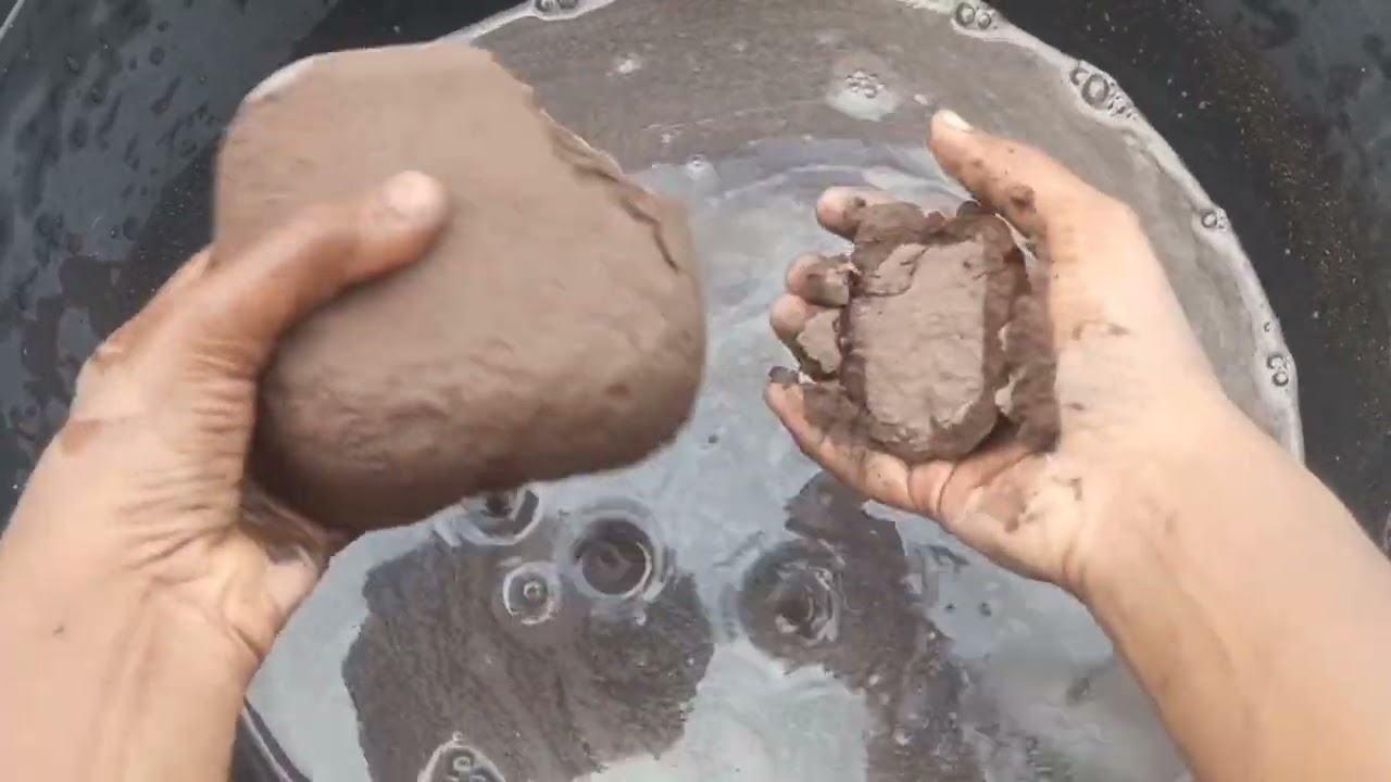cement  red dirt crumbling 💦 🤤😍 #cementdirtlover#purecement #reddirt#bts#love#crunchy #crush#asmr