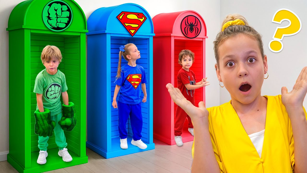 Las niños se convierten en superhéroes con juguetes inflables.