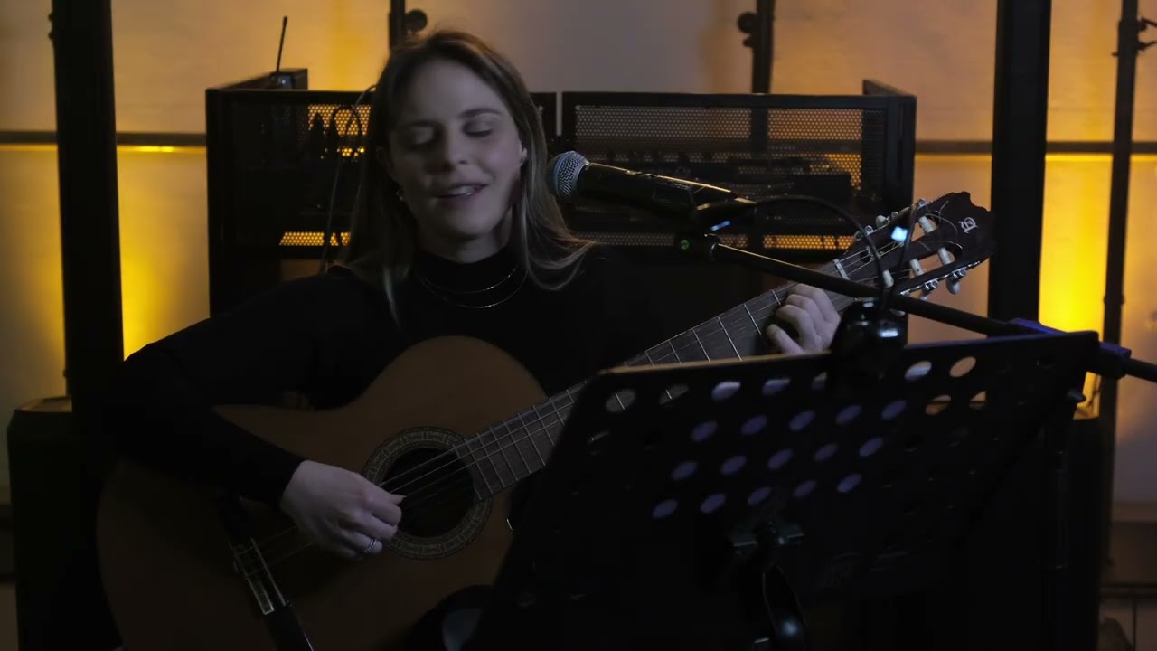 ROSARIA ACOUSTIC SINGER / GUITAR PERFORMER