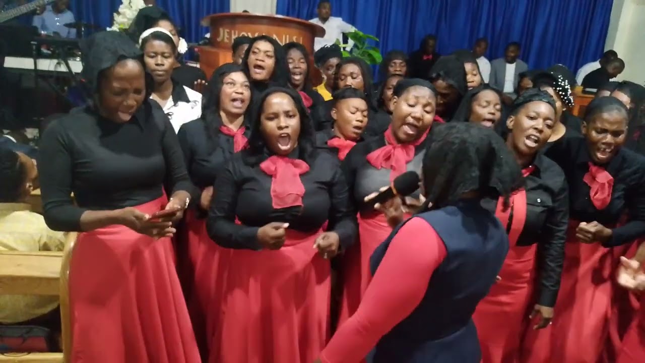 Group dam la promes medam yo bel legliz pentecostal Jehová nisi êverque Duvalier valcin 