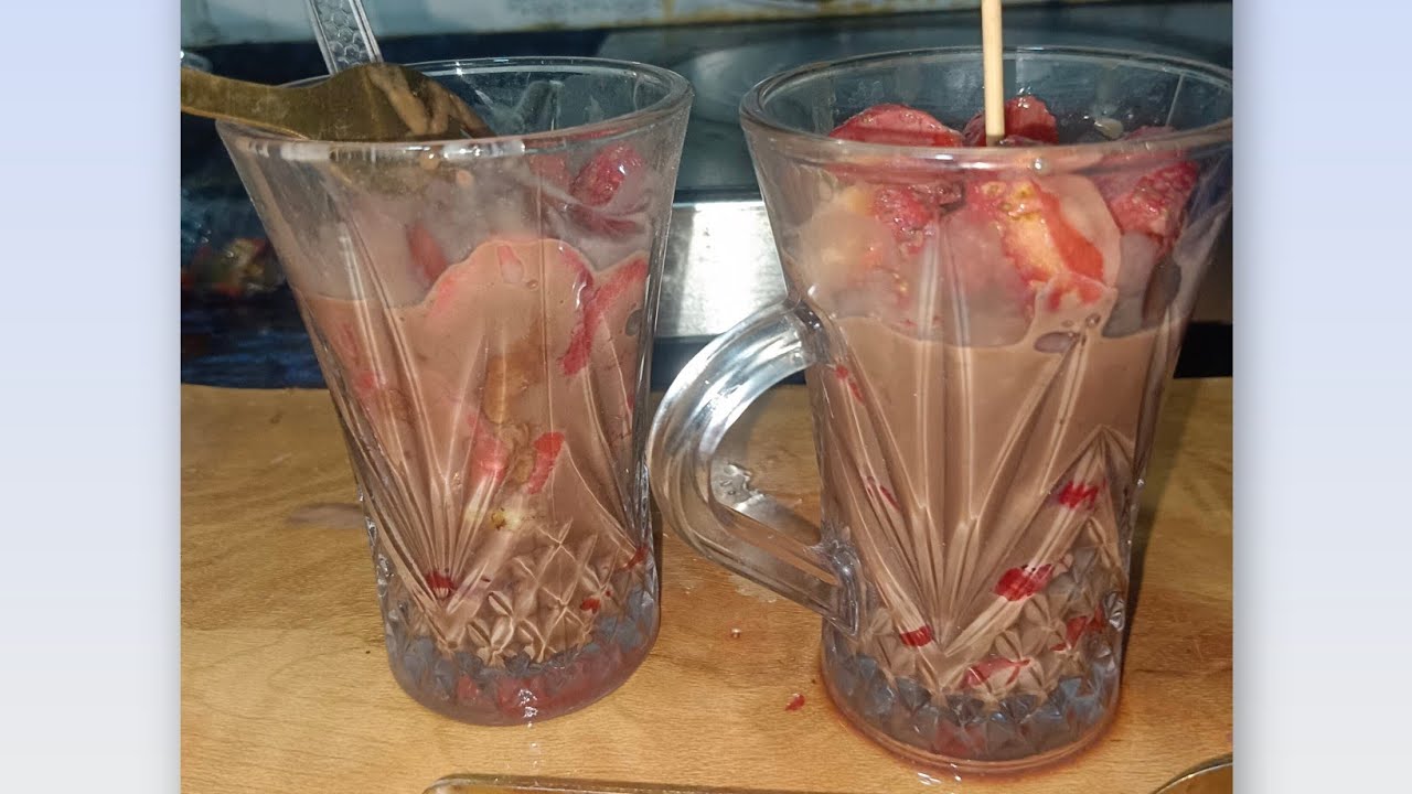 Is video mein hum bana rahe hai ek creamy aur delicious london viral strawberry chocolate dessert ❤️