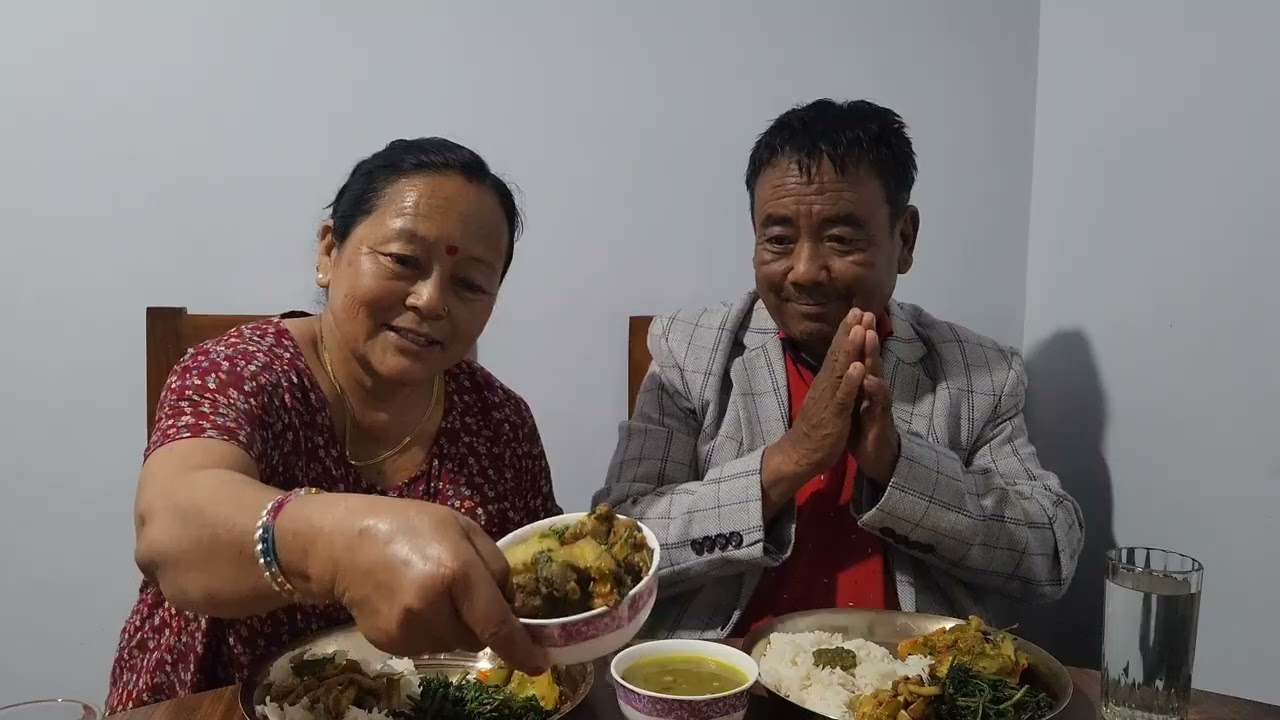 कालोबंगुर मासु दाल भात वेथुसाग वैगुन आलु को तरकारी गाजर मुला प्याज बन्दाकोवी को अचार Bhola Shiba Muk