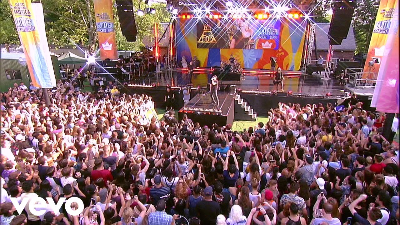 Fall Out Boy - My Songs Know What You Did In The Dark (Light Em Up) (Live On Good Morning America)