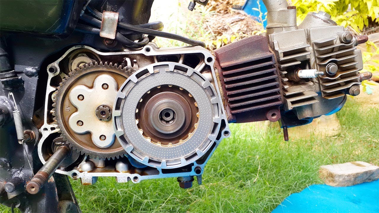 How To Change Clutch Box,Clutch Plate,Pressure Plate And Clutch Box Bearing In CD-70 Motorcycle.