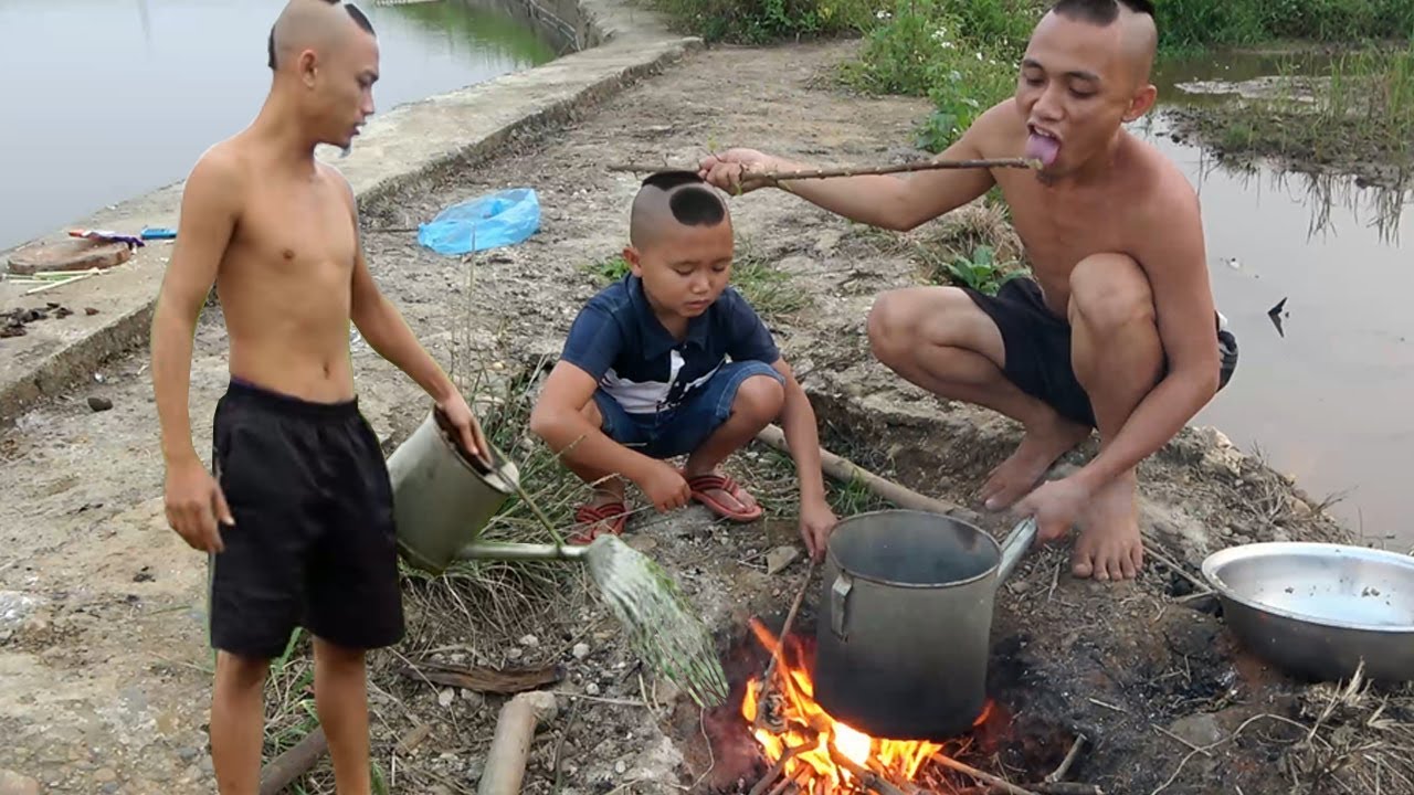 Ốc Bươu Xào Muối - Cạn Lời Với Dụng Cụ Nấu Ăn Của Anh Em Tao Mao