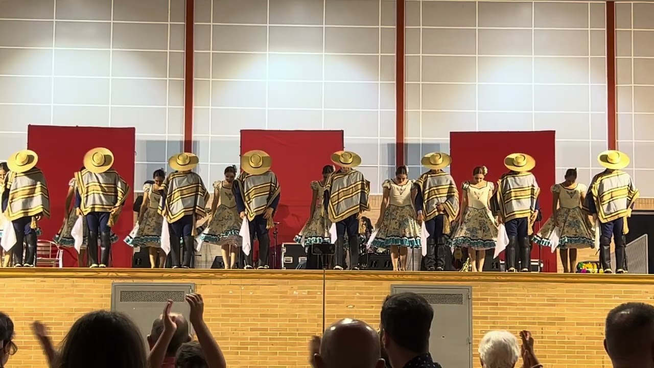 Walmapu Compañía Folklorica de Chile - Campanario España 