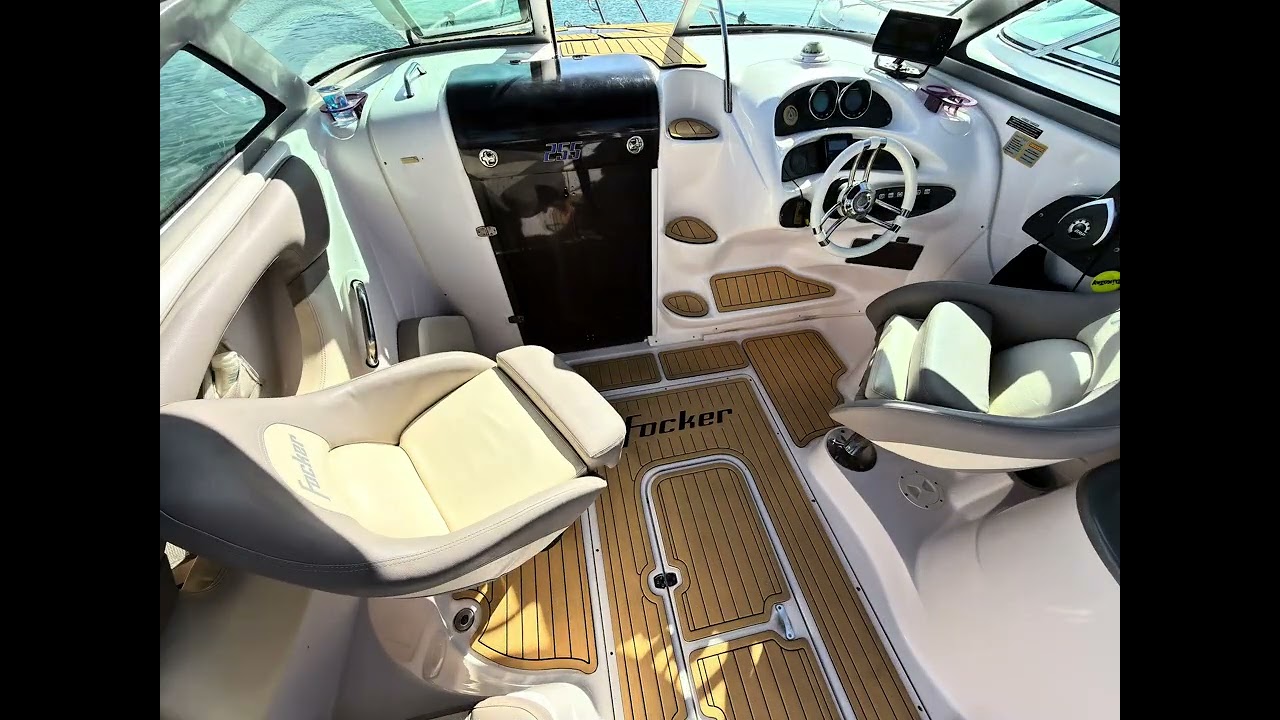 Lancha Focker 255 (Vistamar Náutica) - R$200.000,00