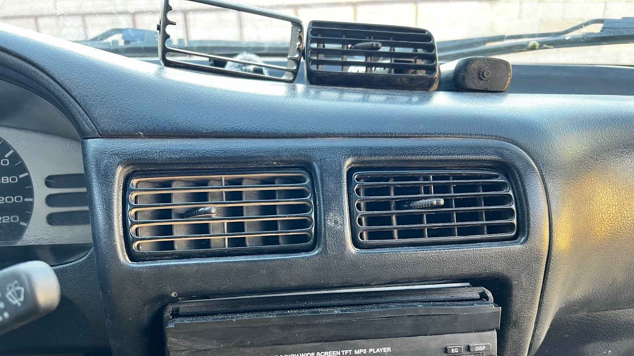 Cambio de las 4 parrillas de aire acondicionado del Nissan Tsuru 1.6 #automobile #viral #evolution 