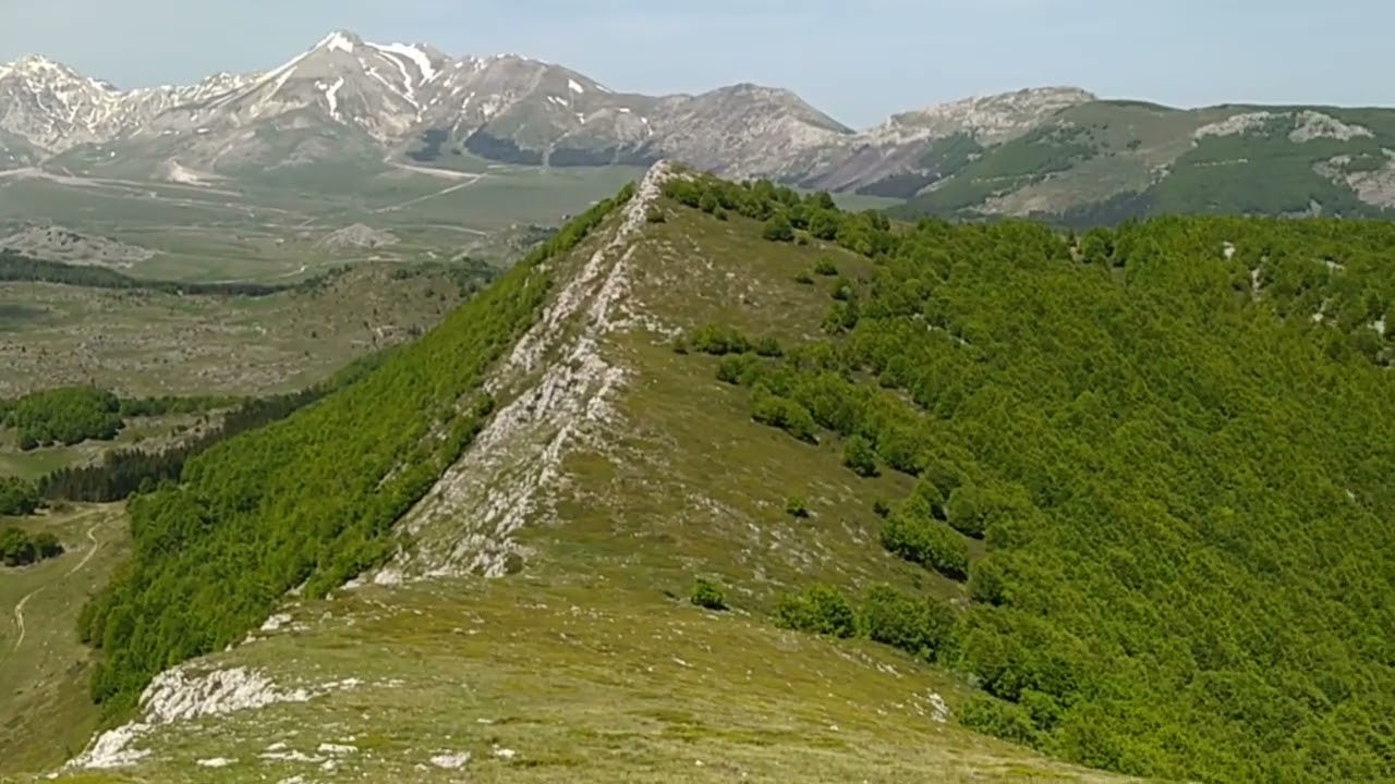 DOM.22-5-22: LA CRESTA DEL MONTE META (1765 m.) DAL RIFUGIO RICOTTA SUL GRAN SASSO IN ABRUZZO.