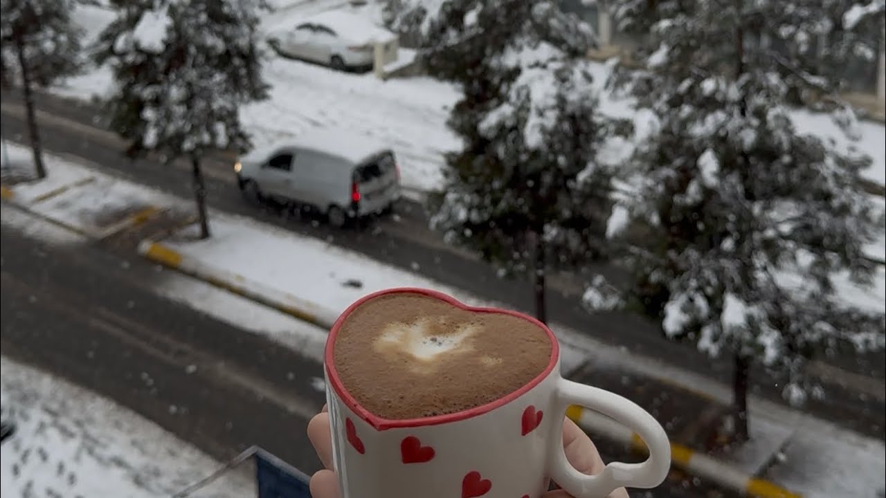 @GUSSUNPRO مغربية على أصولها وسط ثلوج أورفا الكثيفة ❄️