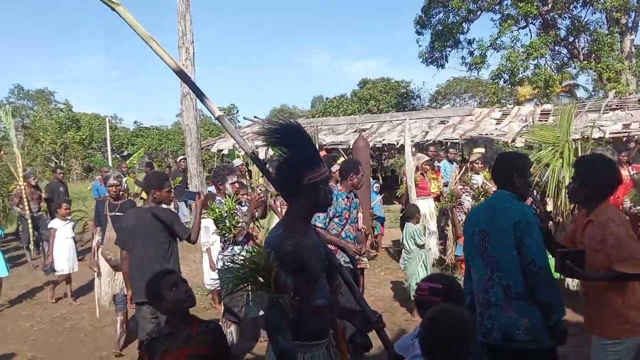 Perarakan Peserta. Pernikahan dan Penerimaan Komuni pertama 😊🙏 Kampung YULILI 