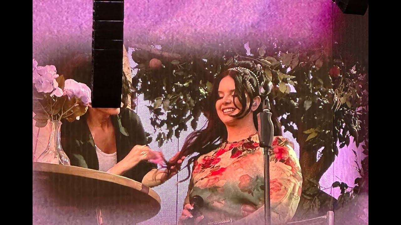 LANA DEL REY BST SHOW IN LONDON HYDEPARK