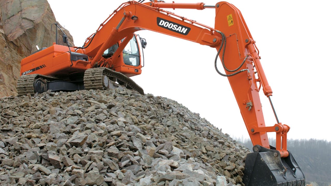 Máy Xúc Doosan Màu Cam Làm Việc Chuyên Nghiệp | Hiệu Suất Cao & Bền Bỉ