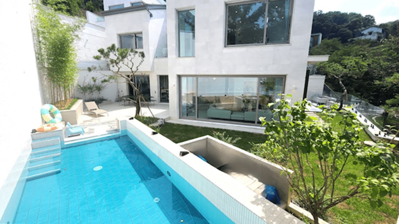 LA 비버리 힐스에 있는 고급 주택들과 어깨를 나란히 할 수 있는고급 단독주택 매매 물건입니다.