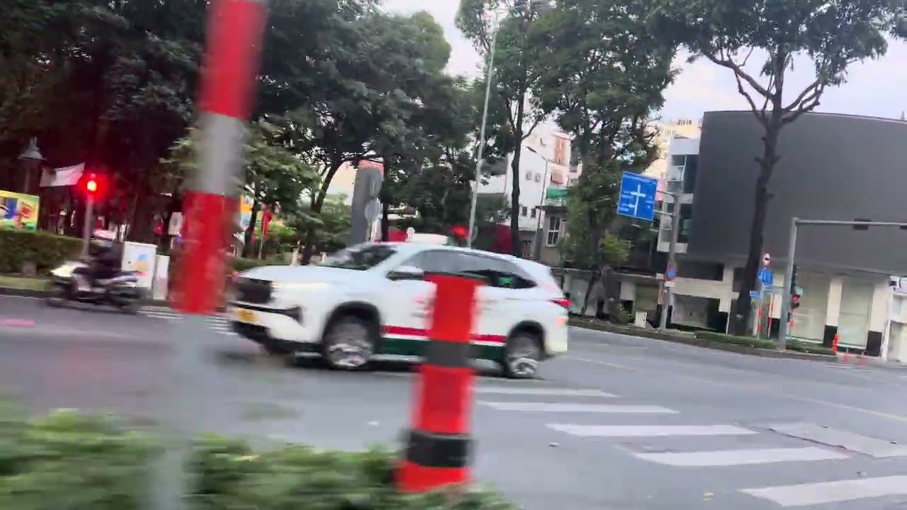Ngỡ ngàng sáng mùng 1 Tết đi 15 phút tới  Sân bay 