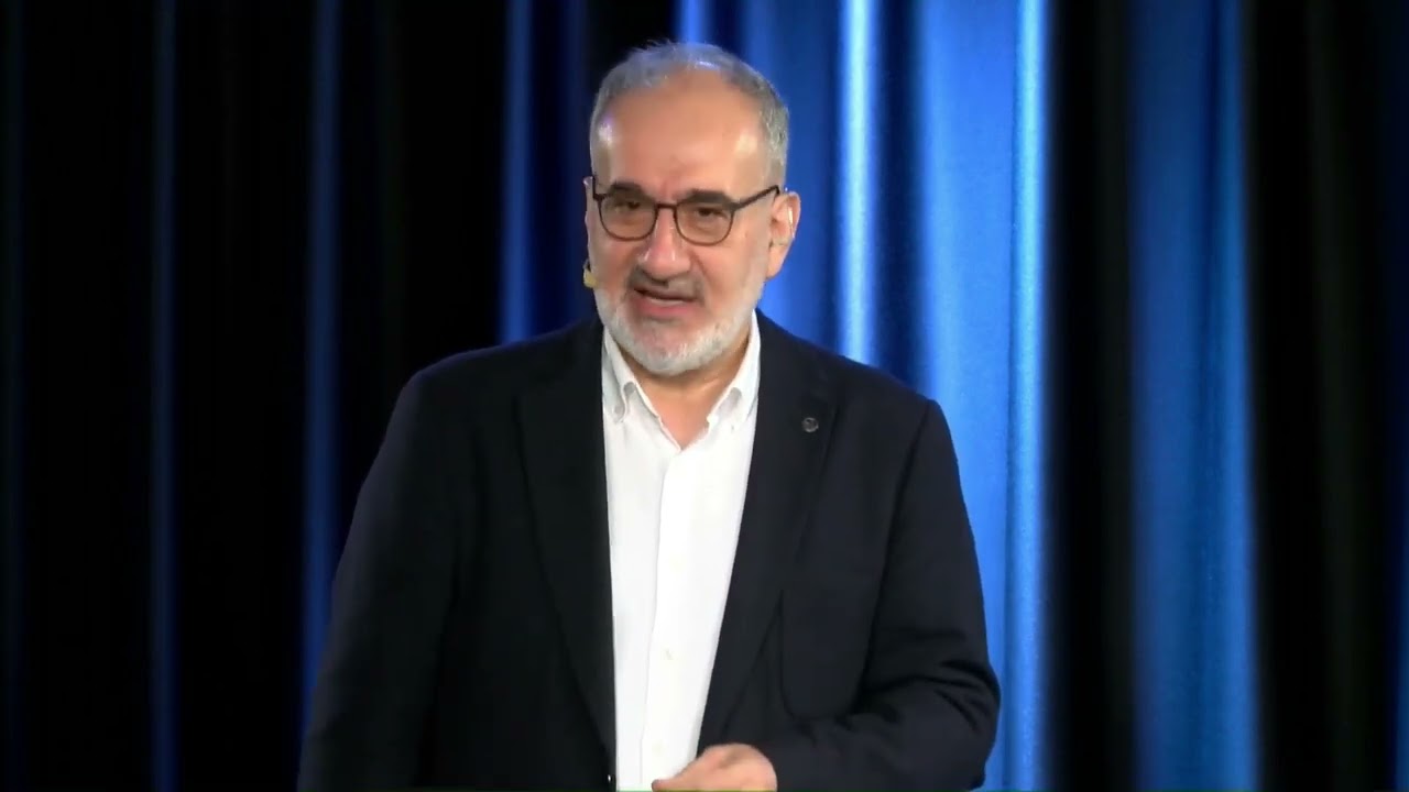 Şarkın gerçek dini materyalizmdir.