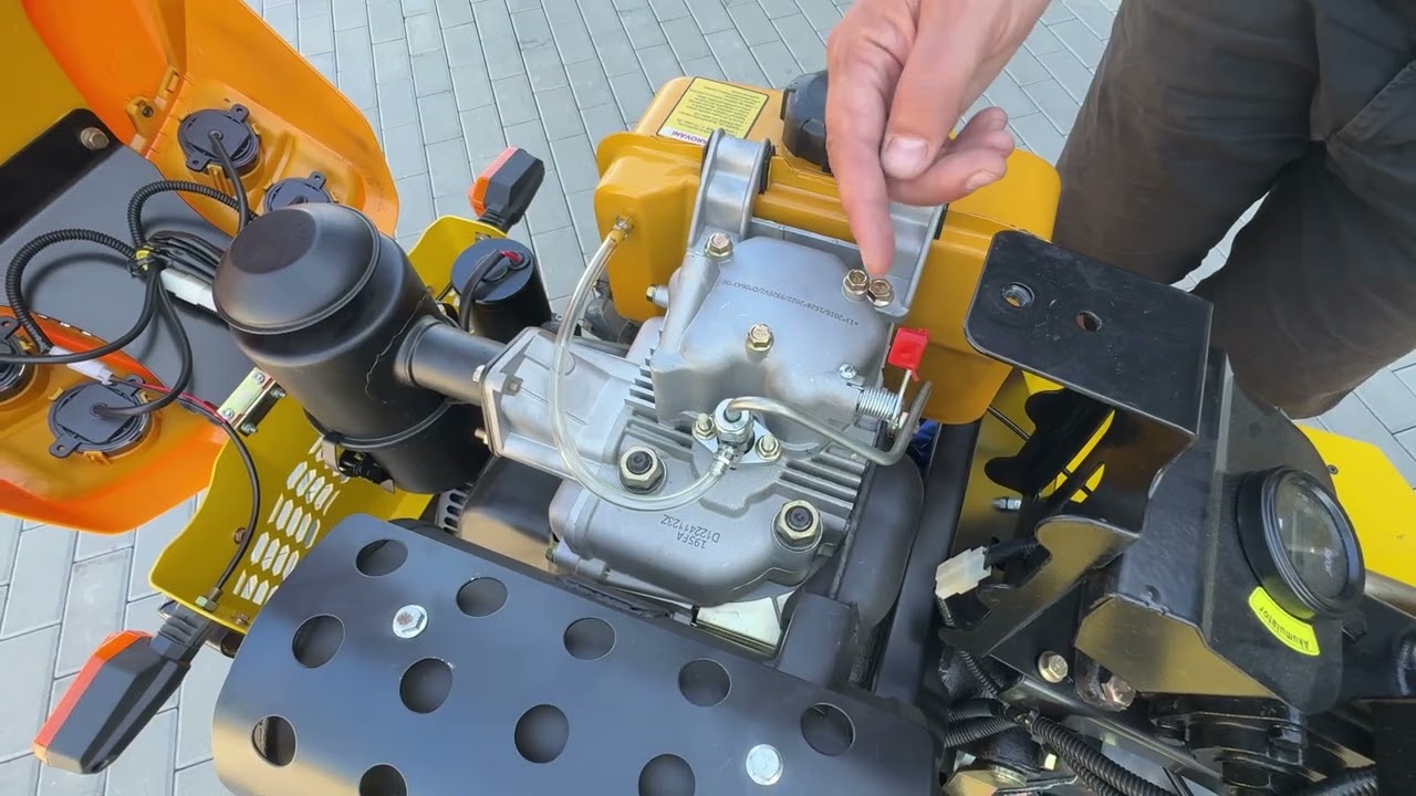 Ovládání minitraktoru Tauros ZX18 4x4 (dieslová verze)? Snadnější, než si myslíte!