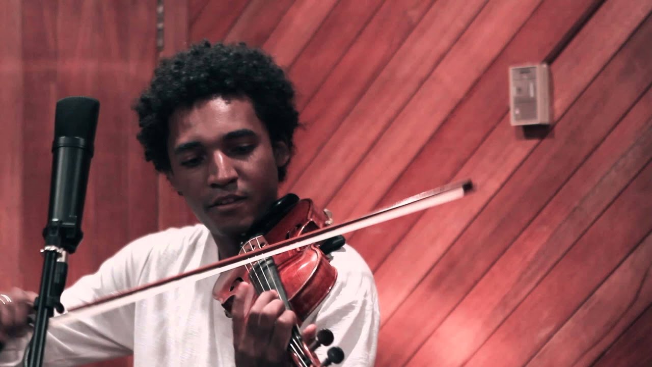 Vídeo Clipe Tico-Tico no Fubá, interpretado por Tiago Cosmo (Violino) e Simon Revholt