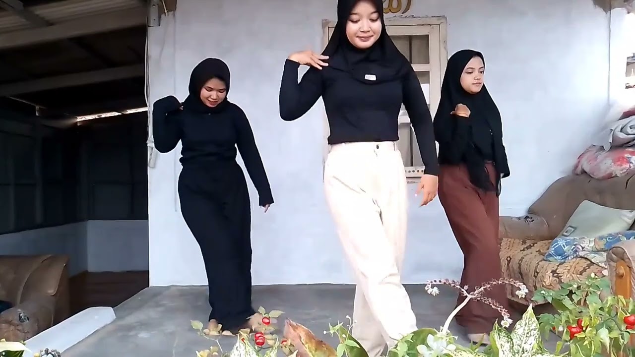 Kesenian Tari kaulinan Tokecang