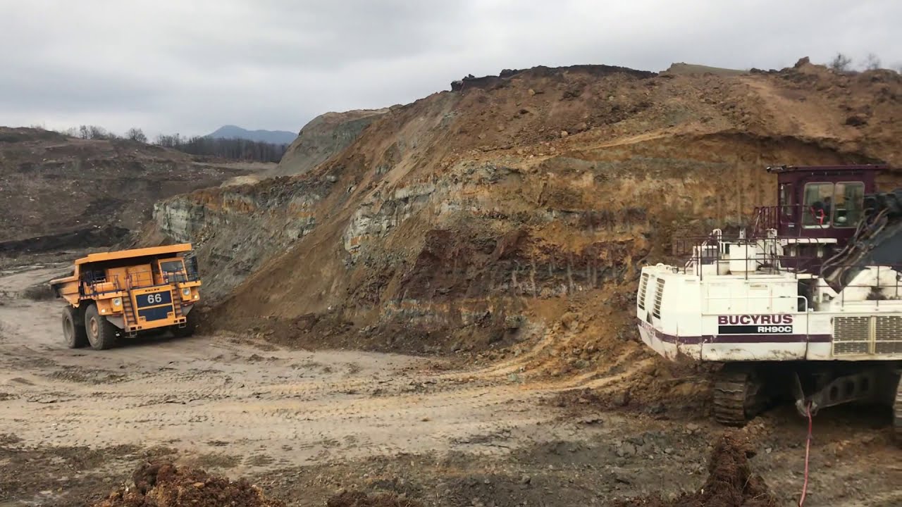 BUCYRUS RH 90C Loading Belaz