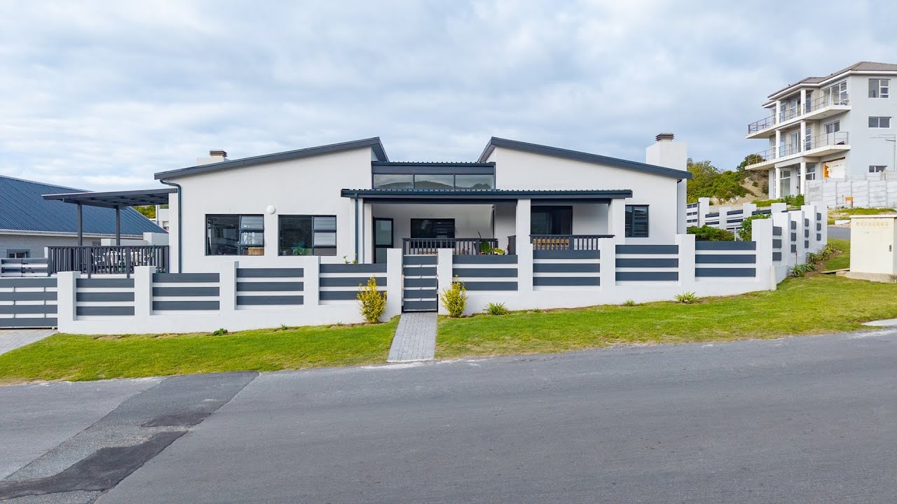 Well-Planned Dual-Living 3 Bedroom Home in Agulhas – Ideal for Extended Families or Airbnb