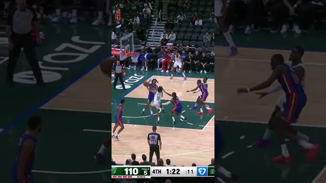 Mark Sears first points on the Bucks!