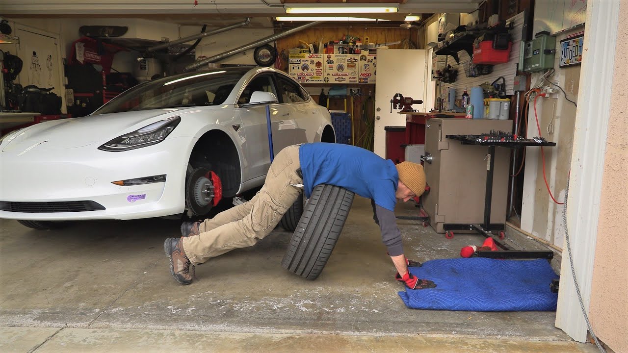 Перестановка шин Tesla Model 3 — это весело и просто: как это сделать