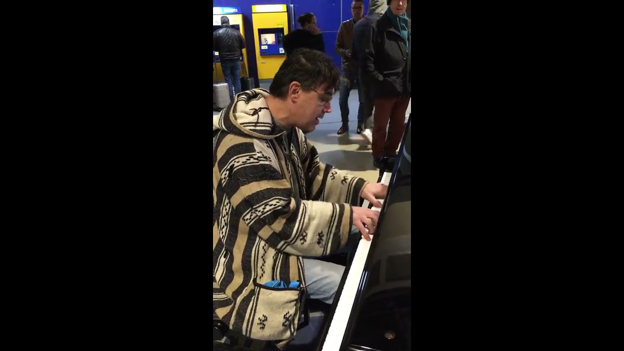 Nigel Williams - Imagine/Let It Be (Live in Amsterdam Centraal Station)
