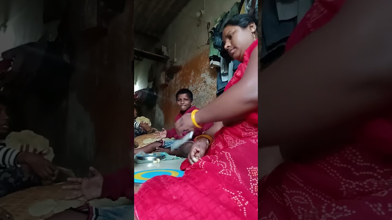 मेरे साथ साथ मेरा बच्चा भी पापड़ बना रहा है #funny #melacomedy #comedy #vlog 