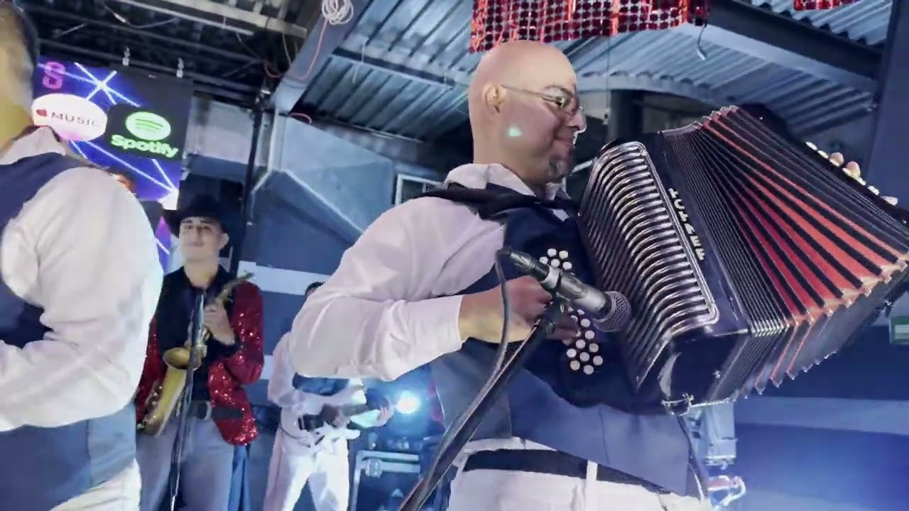 CABALLO LOCO TOMMY Y LOS COMPA FT ROMEO IBARRA Y LA PERLA DEL NORTE