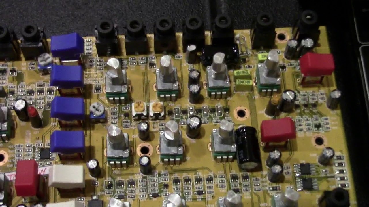 Что внутри Behringer Model D (от synthpro)