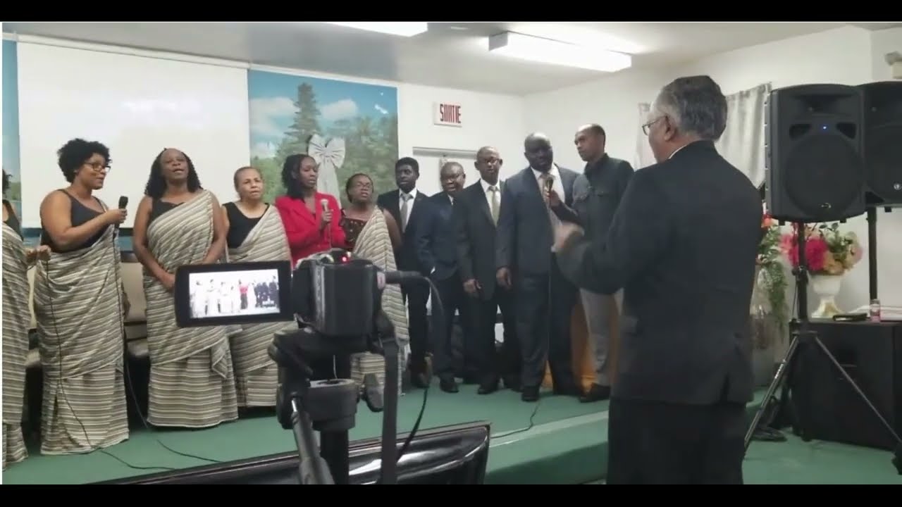 UN BON CHANT MALGACHE INTERPRETÉ PAR MASS CHOIR URUREMBO | SAMBATRA IZAY MITOETRA |