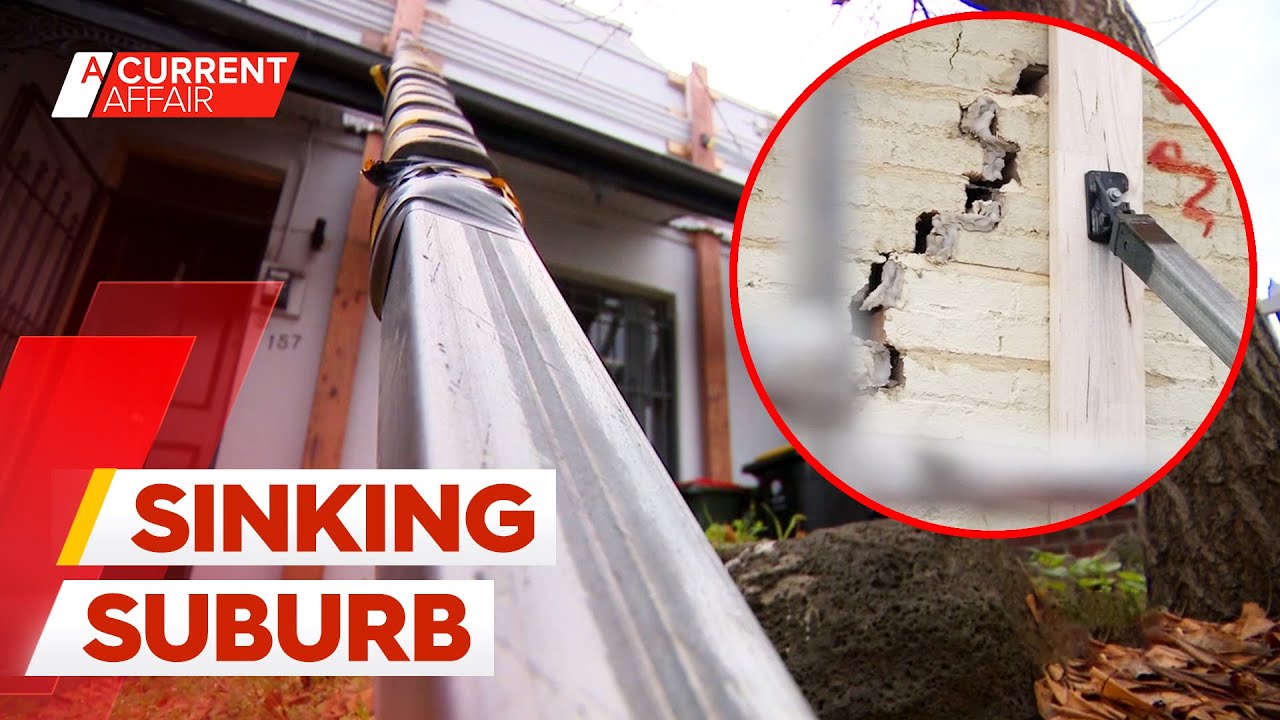 Houses being swallowed by sinkhole a 'train wreck in slow motion' | A Current Affair