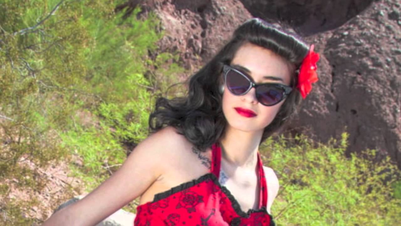 Pinup shoot with model Liz Lombana by photographer Christina Meckel
