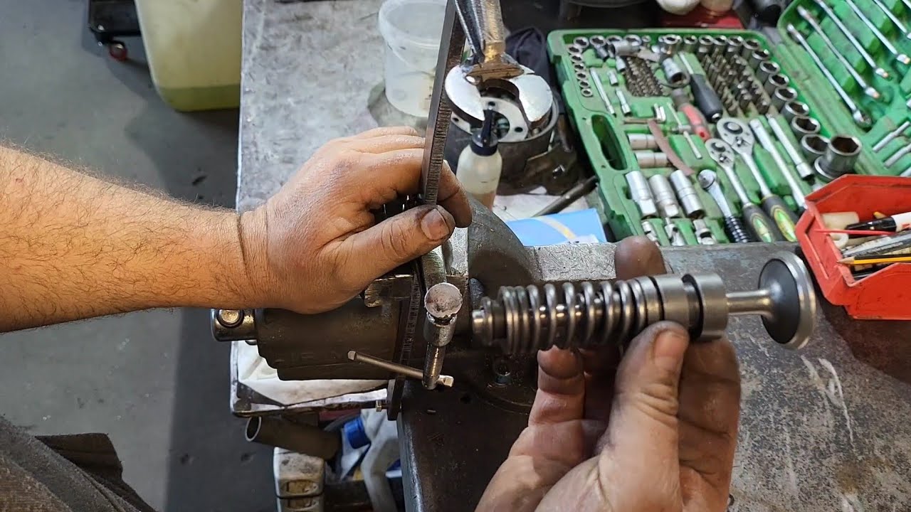 Como se montan y desmontan las valvulas de un Ford Flathead V8