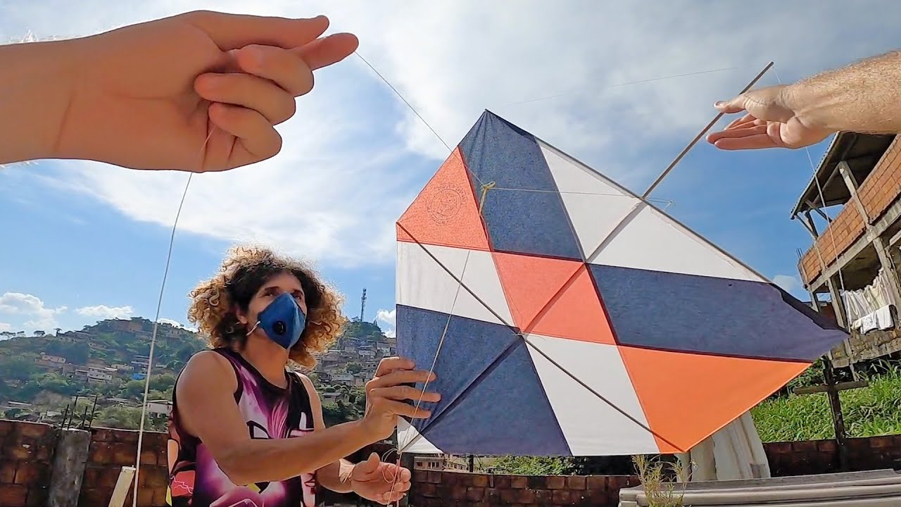Pipa Bicão Barulhenta com Rabiola de Fitinha Colorida do China Pipas
