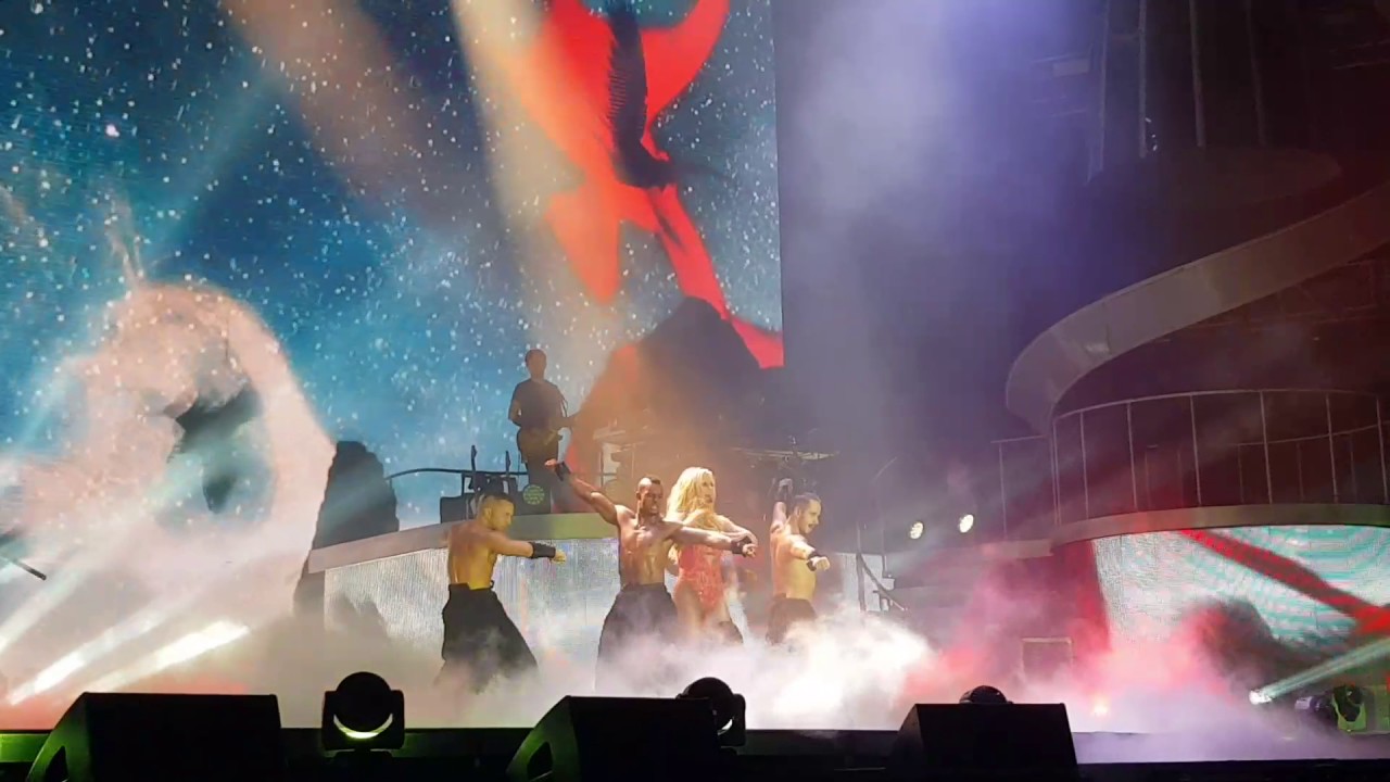 Britney Spears live in Tel Aviv - Baby one more time + Oops i did it again