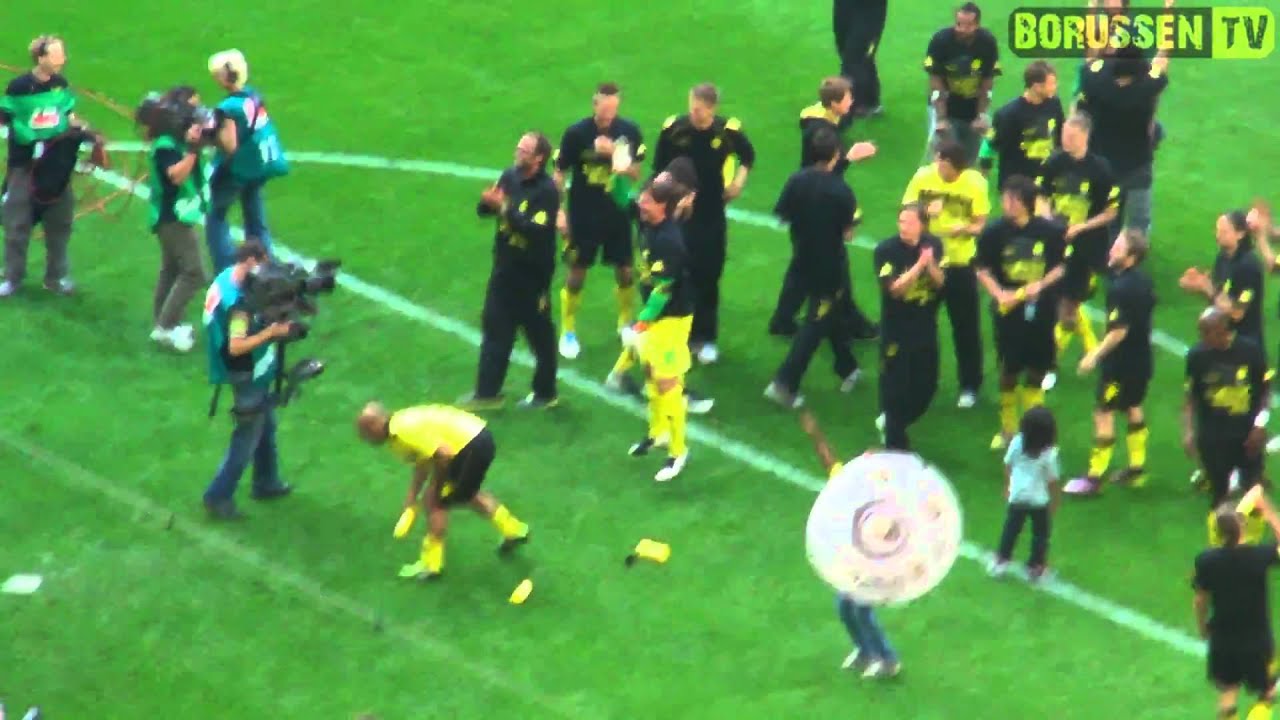 Südtribüne feiert den Deutschen Meister 2011: Borussia Dortmund vs. 1.FC Nürnberg (BVB HD)