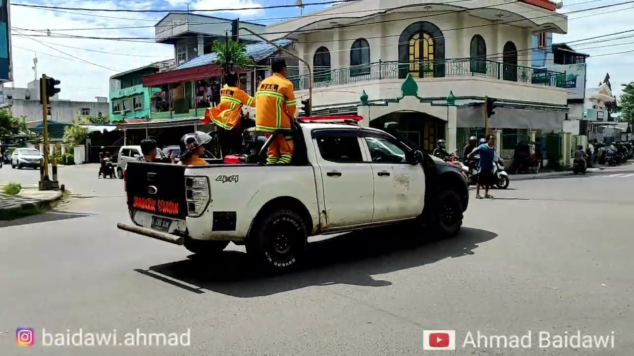 Reaksi Sebagian Damkar & Relawan Kota Banjarmasin  di Perempatan jl. Perintis Kemerdekaan